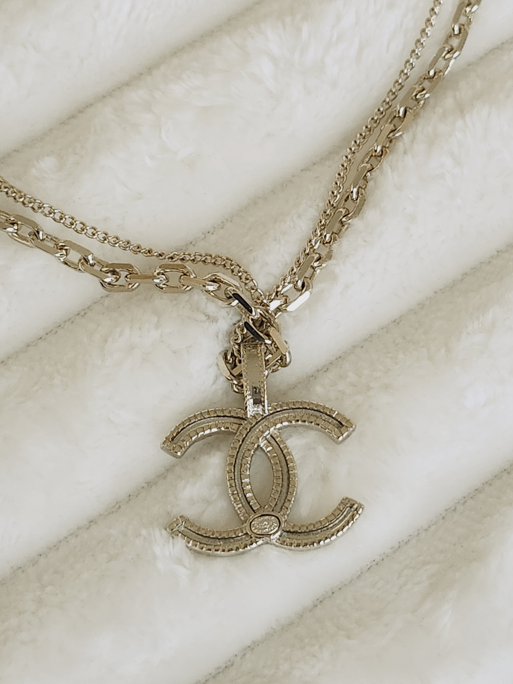CHANEL Necklace Double Chain CC Pendant Crystal Stamped B25 Cruise 2025 - France - Picture 3 of 6